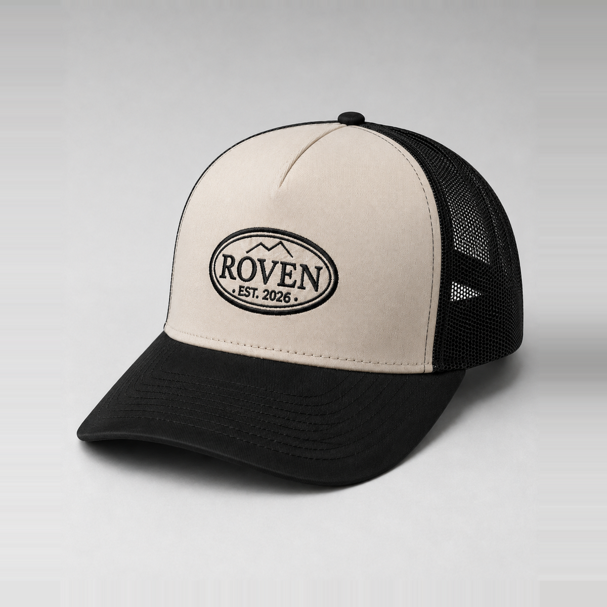ROVEN Cap in Schwarz, schräg von vorn
