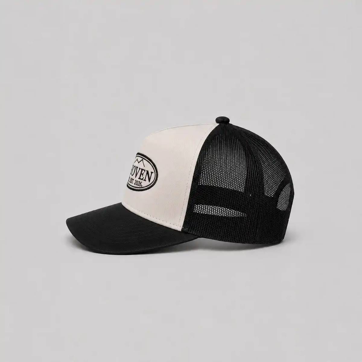 ROVEN Cap in Schwarz, von der Seite
